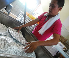 wan-li-xiang-preparing-salt-baking-platform