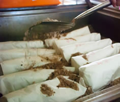 wan-li-xiang-salt-covering-salt-over-packed-chickens-and-ducks-close-up