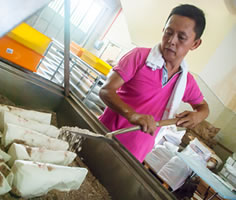 wan-li-xiang-salt-covering-salt-over-packed-chickens-and-ducks